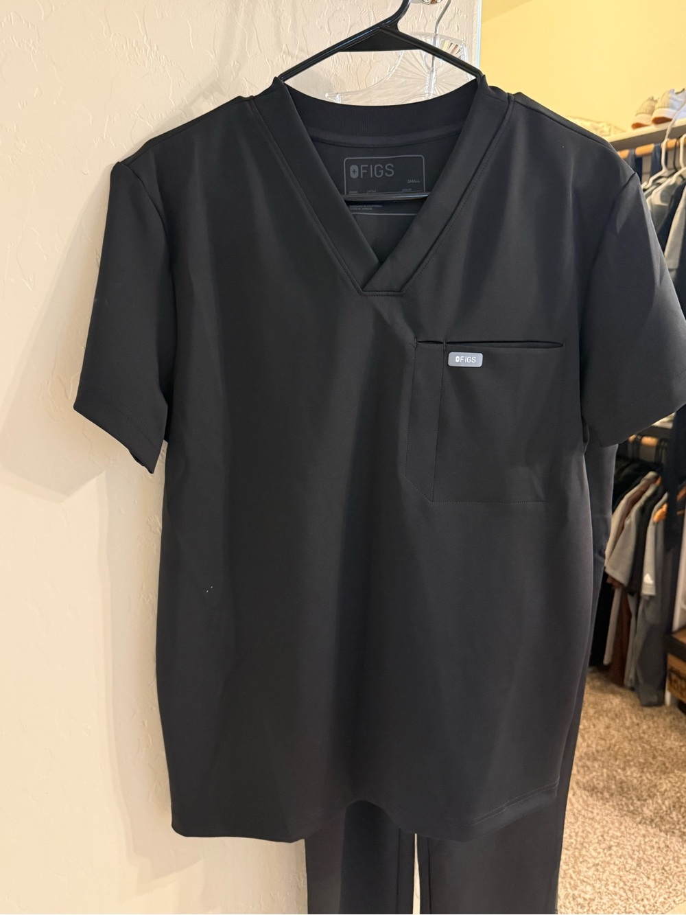 Figs Men’s Black V-Neck Scrub Top with Chest Pocket